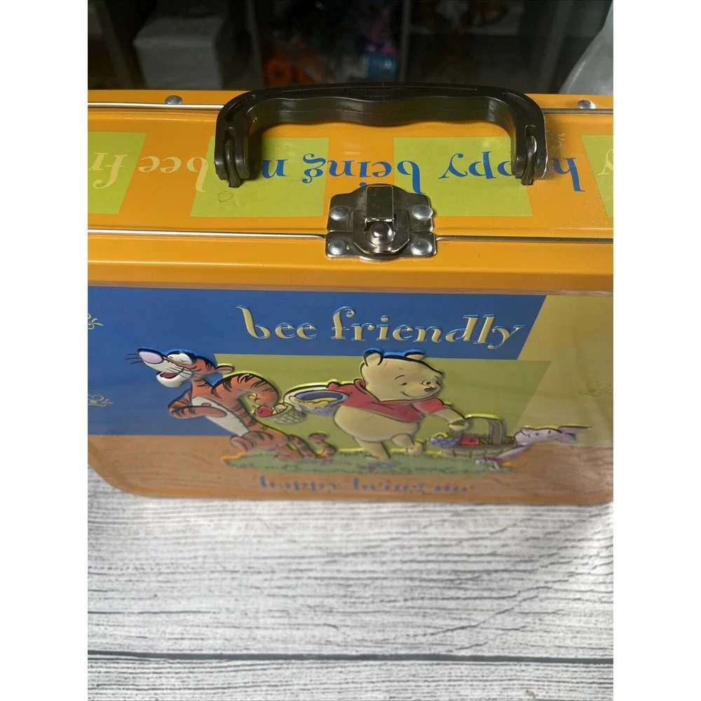 Winnie The Pooh Bee‎ Friendly 